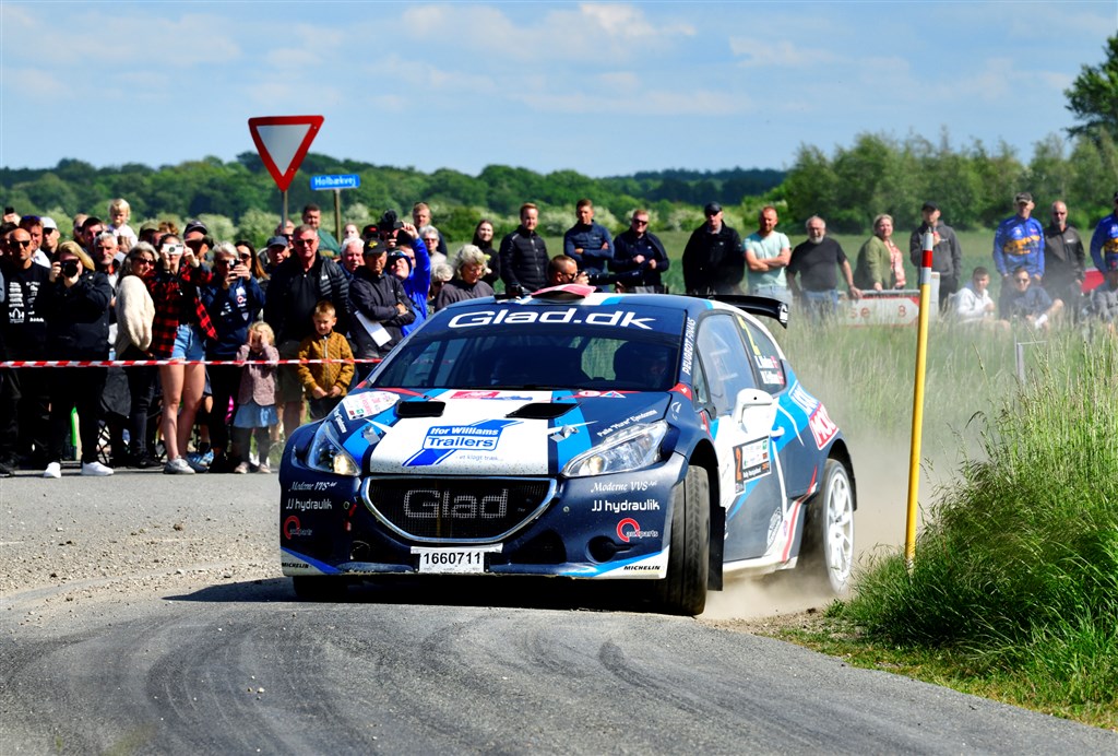 Kenneth Madsen og Mette Felthaus er mandskabet, alle andre kørere drømmer om at slå. De har vundet årets to første rallyer til Dansk Super Rally.
(Foto: Michael Eisenberg)